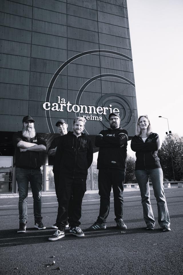 Lez Arts Aki's team, standing in front of La Cartonnerie in Reims, the hall of their first concerts.