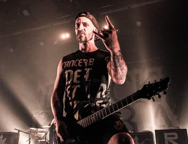 The guitarist of Black Bomb A's band, in 2019.